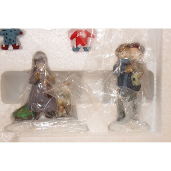 Dept 56 Dickens Village - The Old Puppeteer - Picture 4 of 6